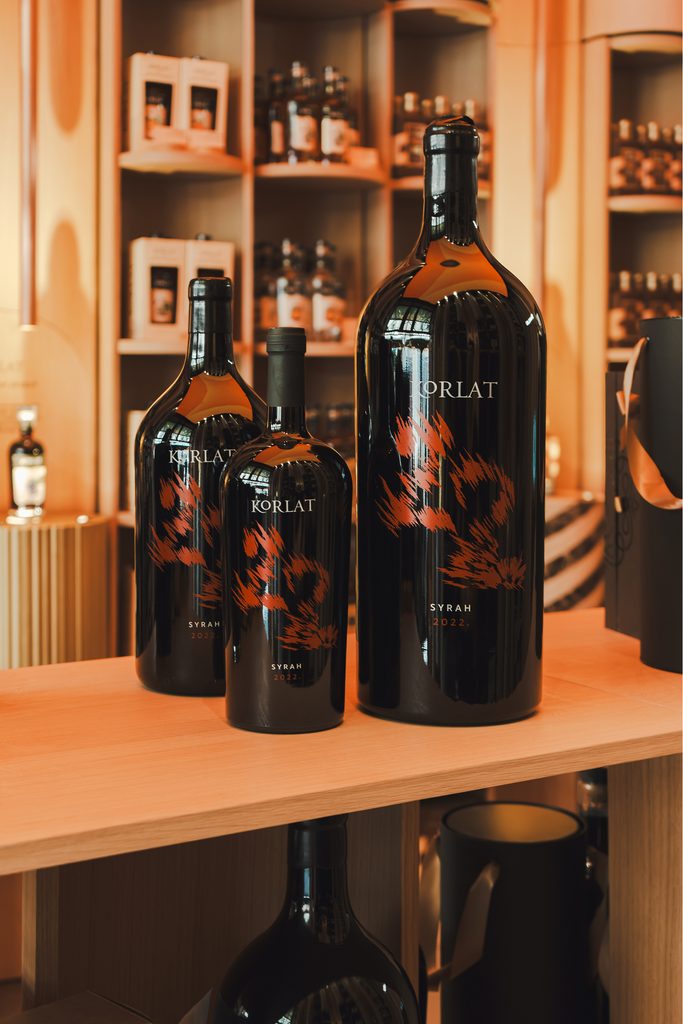 Korlat Syrah 2022 u različitim volumenima